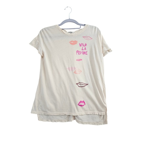 Junk Food Tops - Junk Food T-Shirt Womens XS Cream Lips Viva La Femme Graphic Ruffle Sleeve‎ Tee